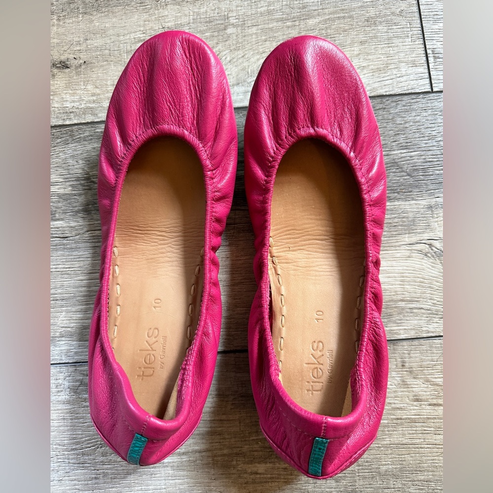 Tieks Fuschia Flats